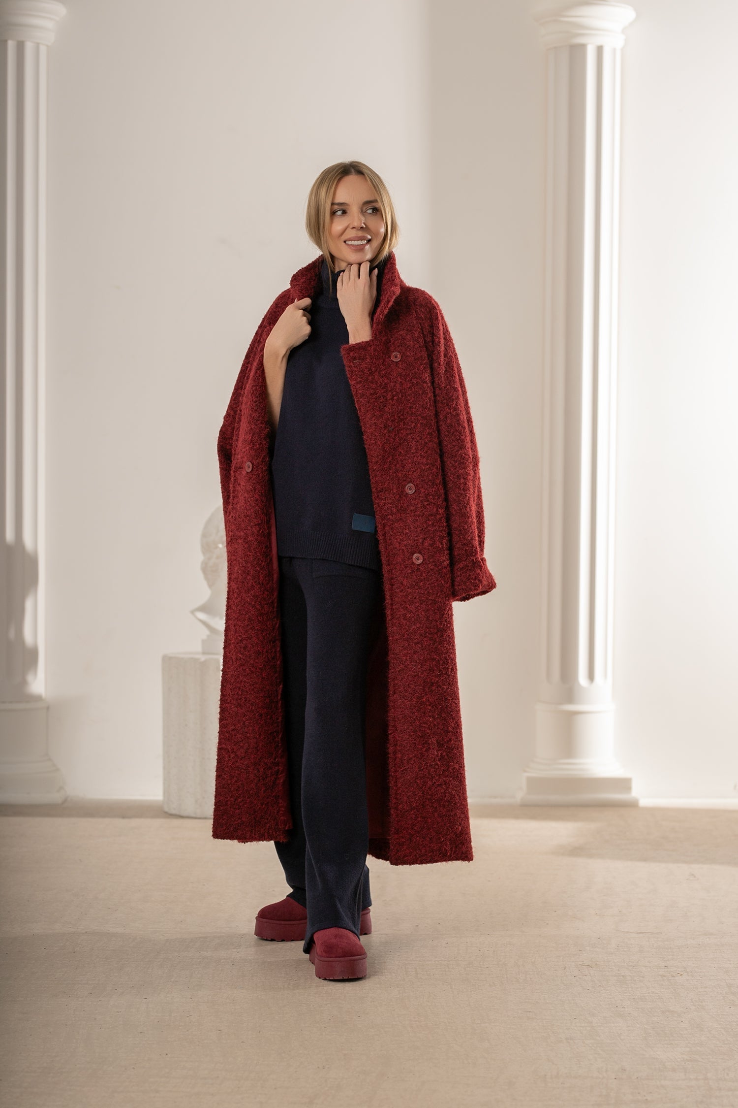 Un long manteau élégant pour femme - Bastet par Agnieszka Włodarczyk