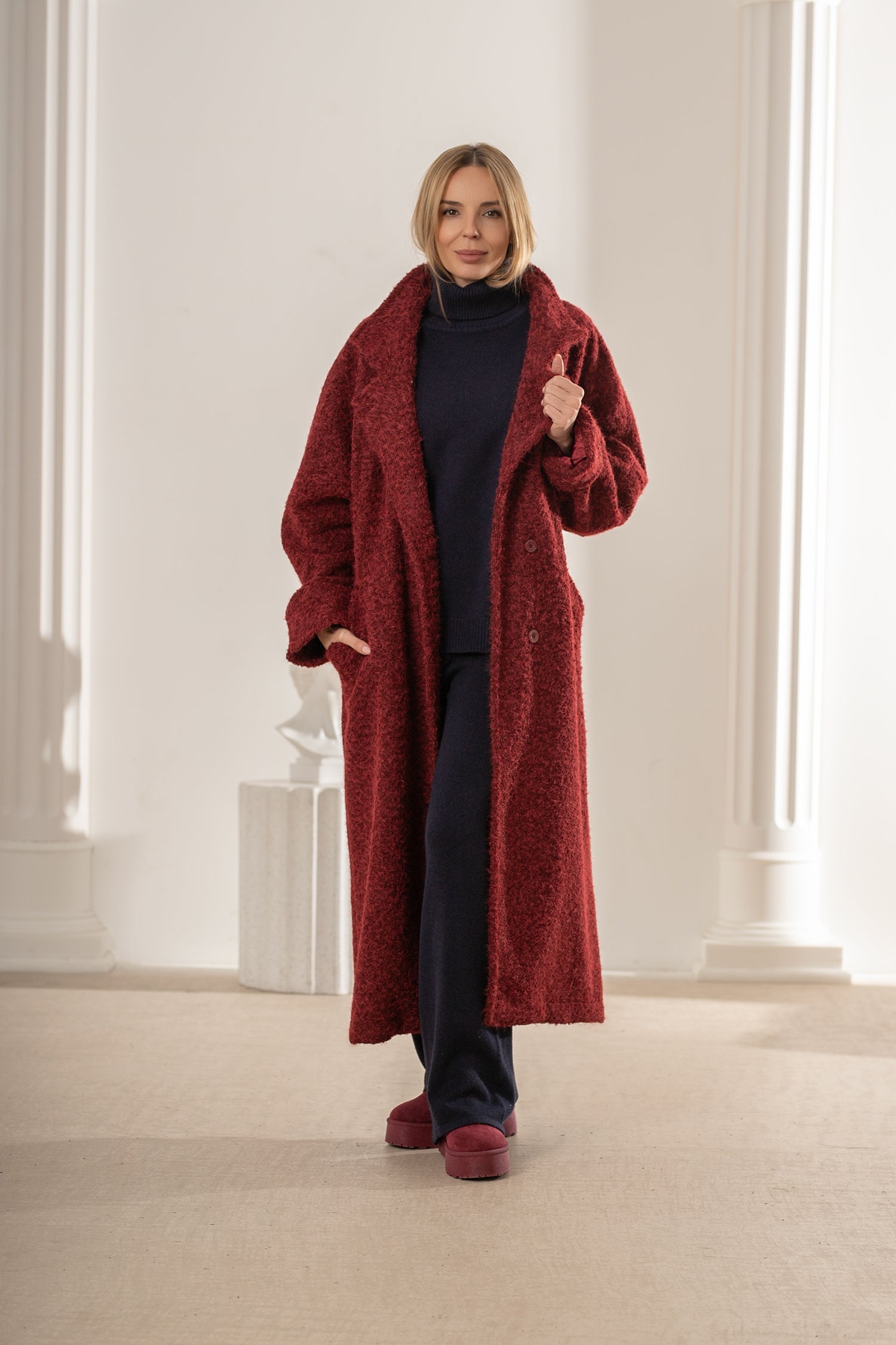 Un long manteau élégant pour femme - Bastet par Agnieszka Włodarczyk
