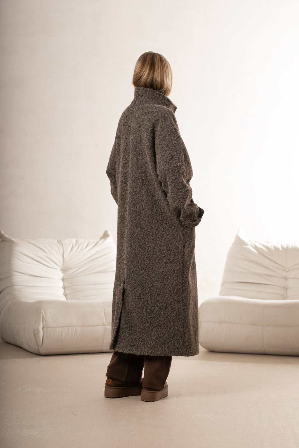 Un long manteau élégant pour femme - Bastet par Agnieszka Włodarczyk