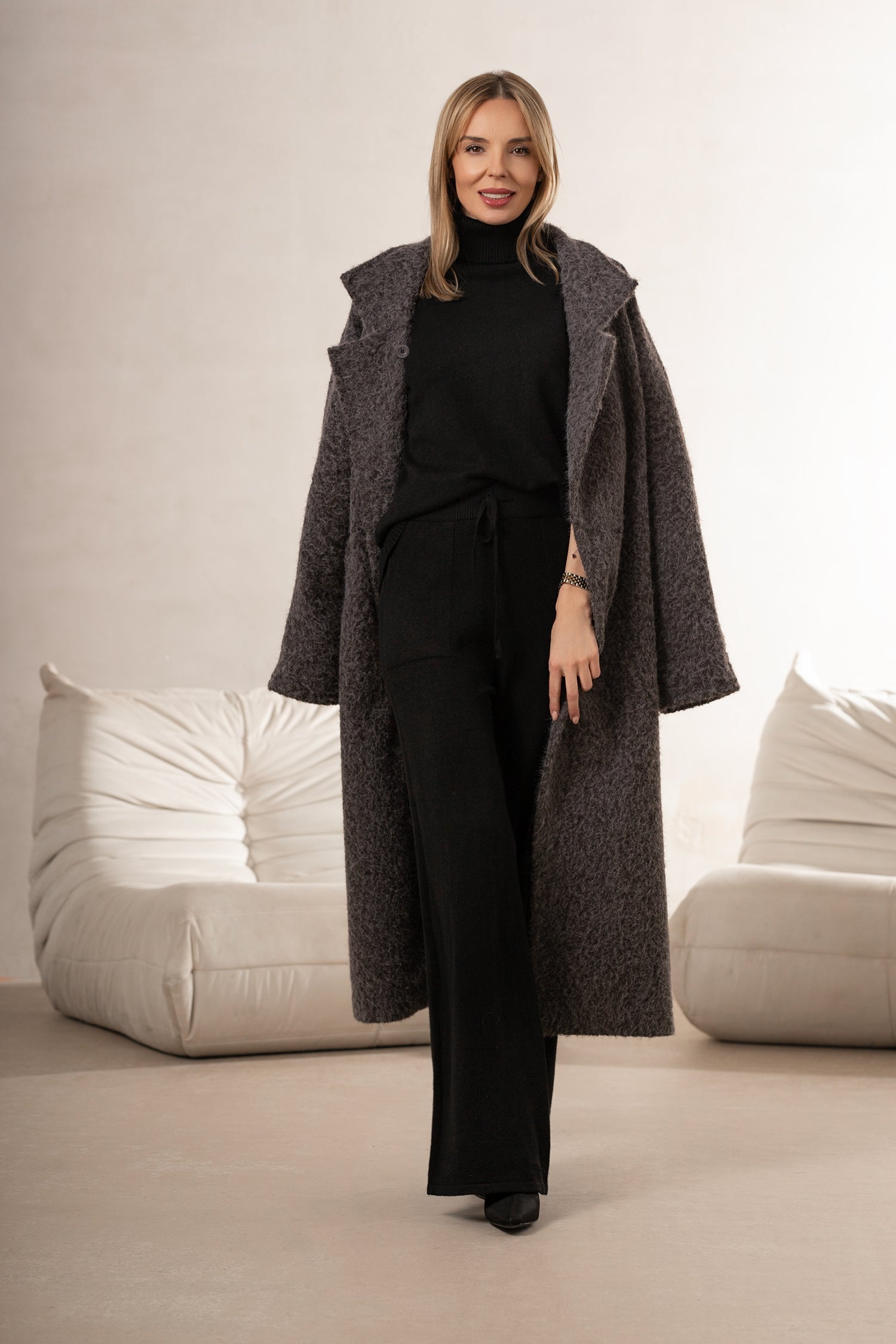 Un long manteau élégant pour femme - Bastet par Agnieszka Włodarczyk