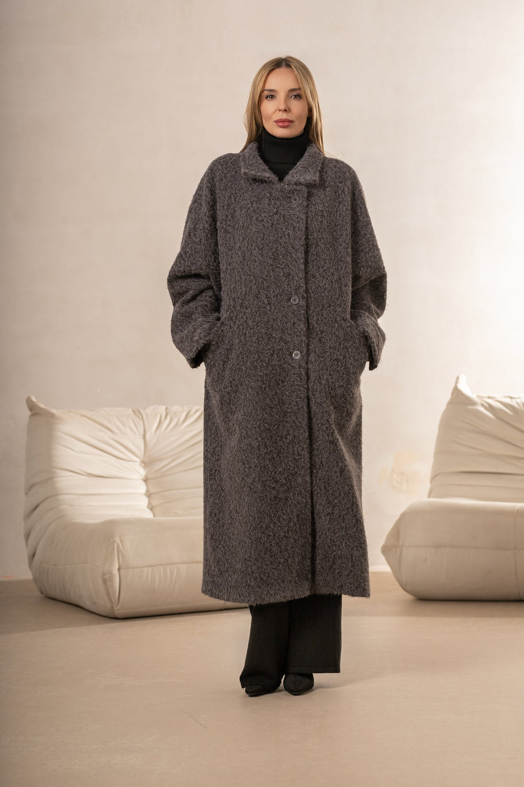 Un long manteau élégant pour femme - Bastet par Agnieszka Włodarczyk