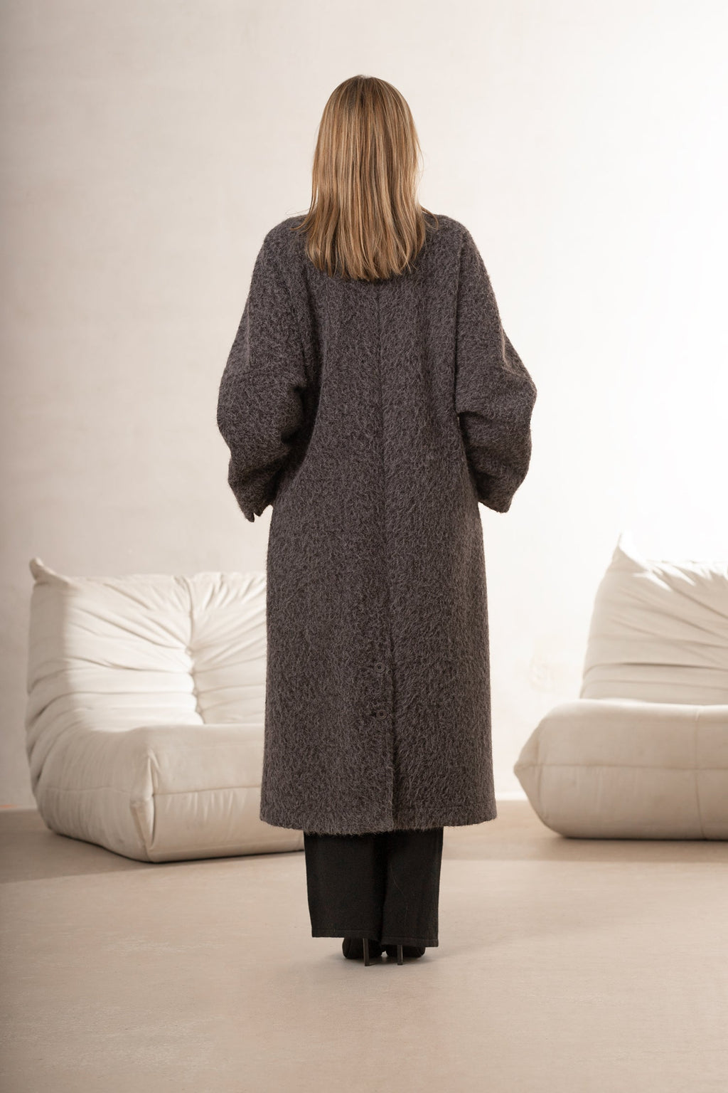 Un long manteau élégant pour femme - Bastet par Agnieszka Włodarczyk