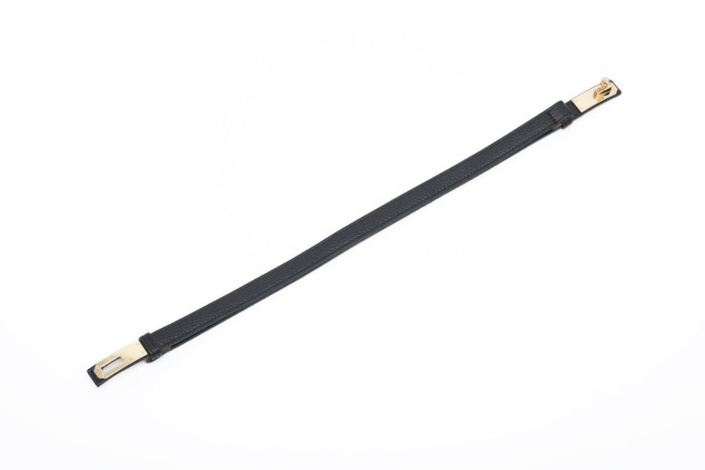 Une ceinture en cuir