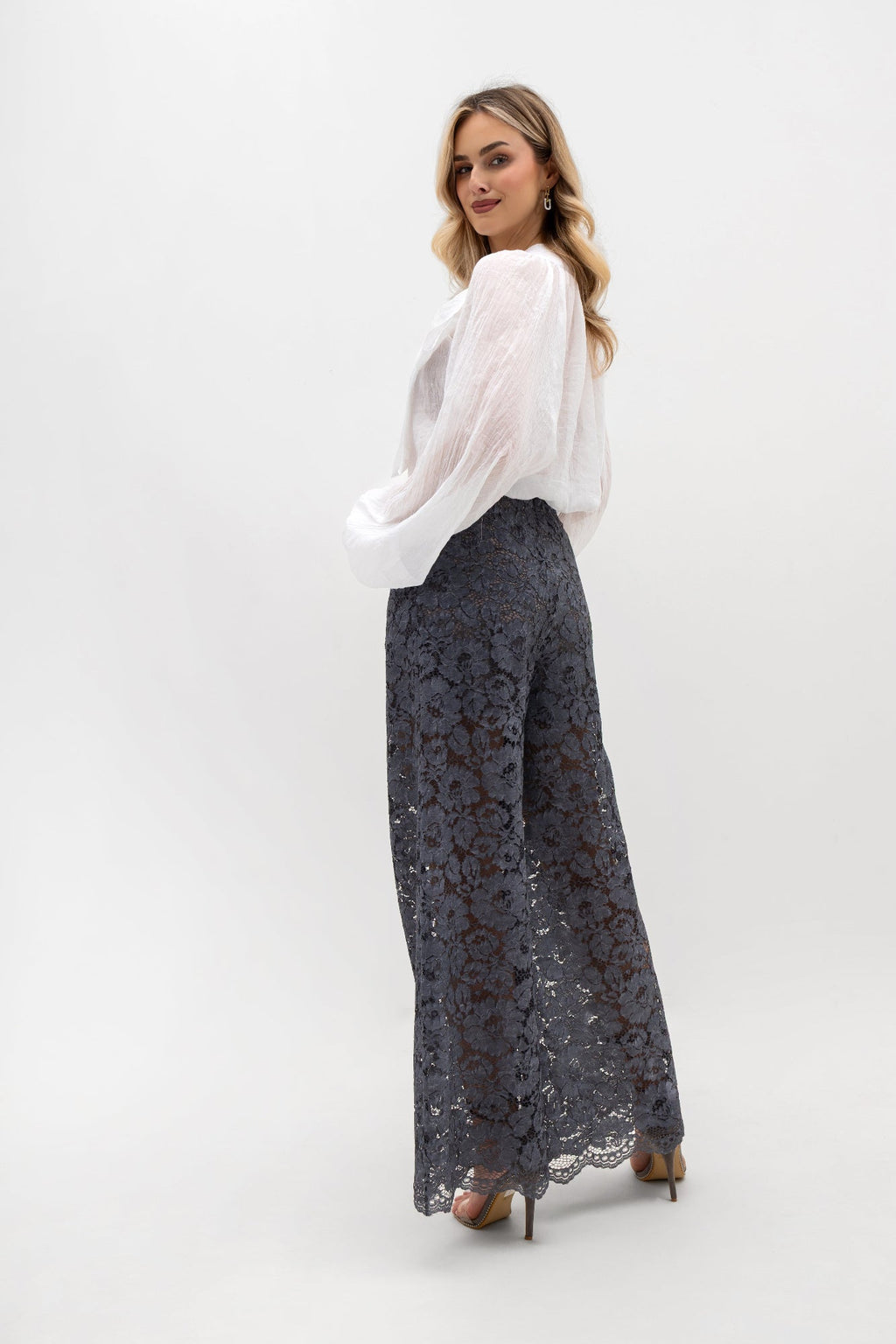 Pantalon ample en dentelle, avec poches et taille élastiquée