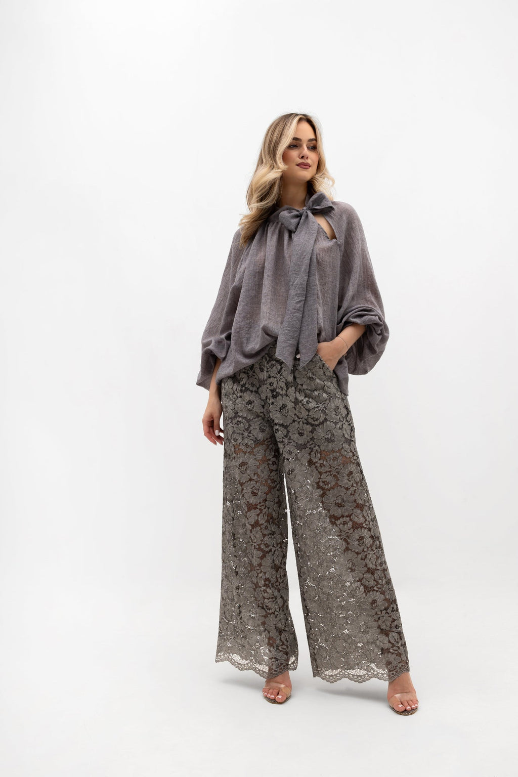 Pantalon ample en dentelle, avec poches et taille élastiquée