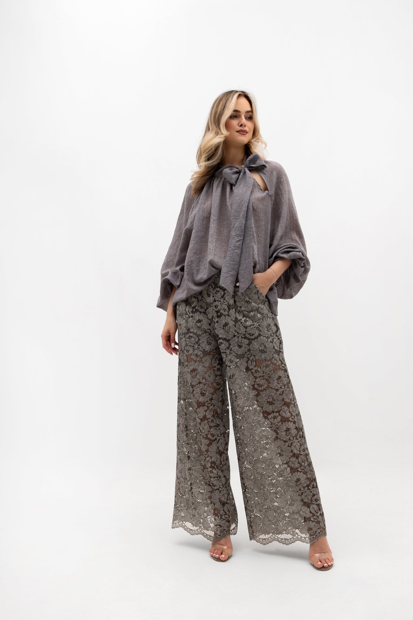 Pantalon ample en dentelle, avec poches et taille élastiquée