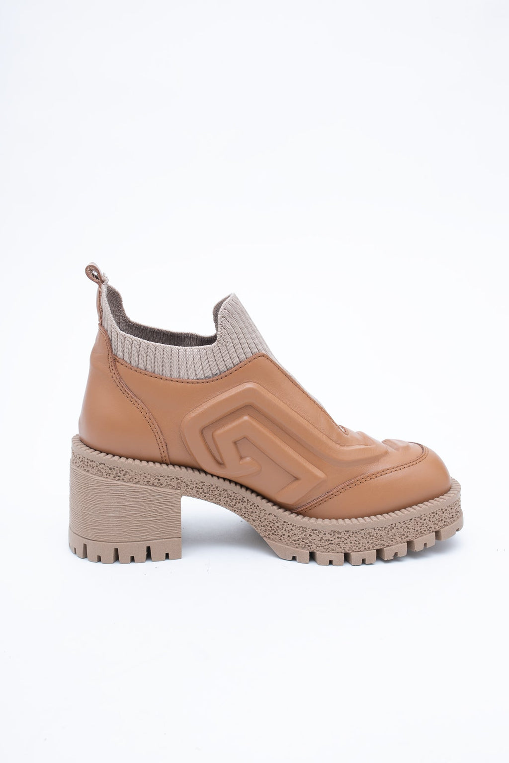 Bottines en cuir couleur caramel à enfiler, à semelle épaisse