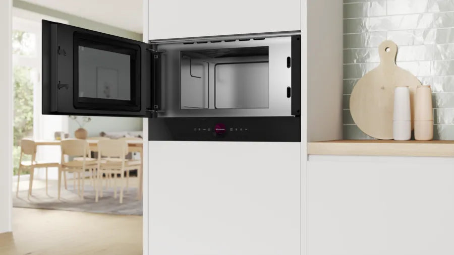 Bosch Bosch Serie 8 BFL7221B1 micro-onde Noir Micro-onde simple Intégré 21 L 900 W