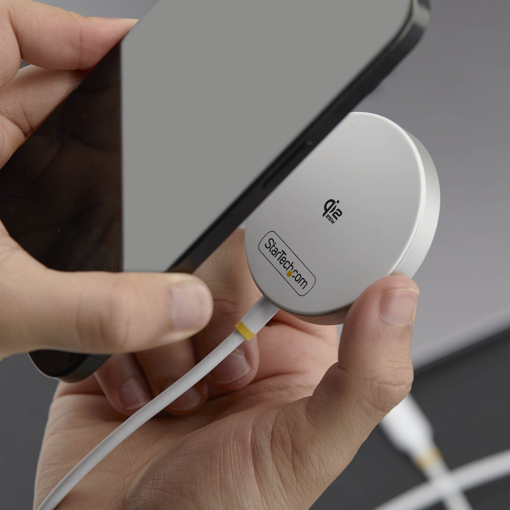 StarTech.com Pad de Charge Sans Fil Magnétique Qi2.2 25W Certifié avec Câble USB-C Intégré 6,6pi (2m), Compatible MagSaf
