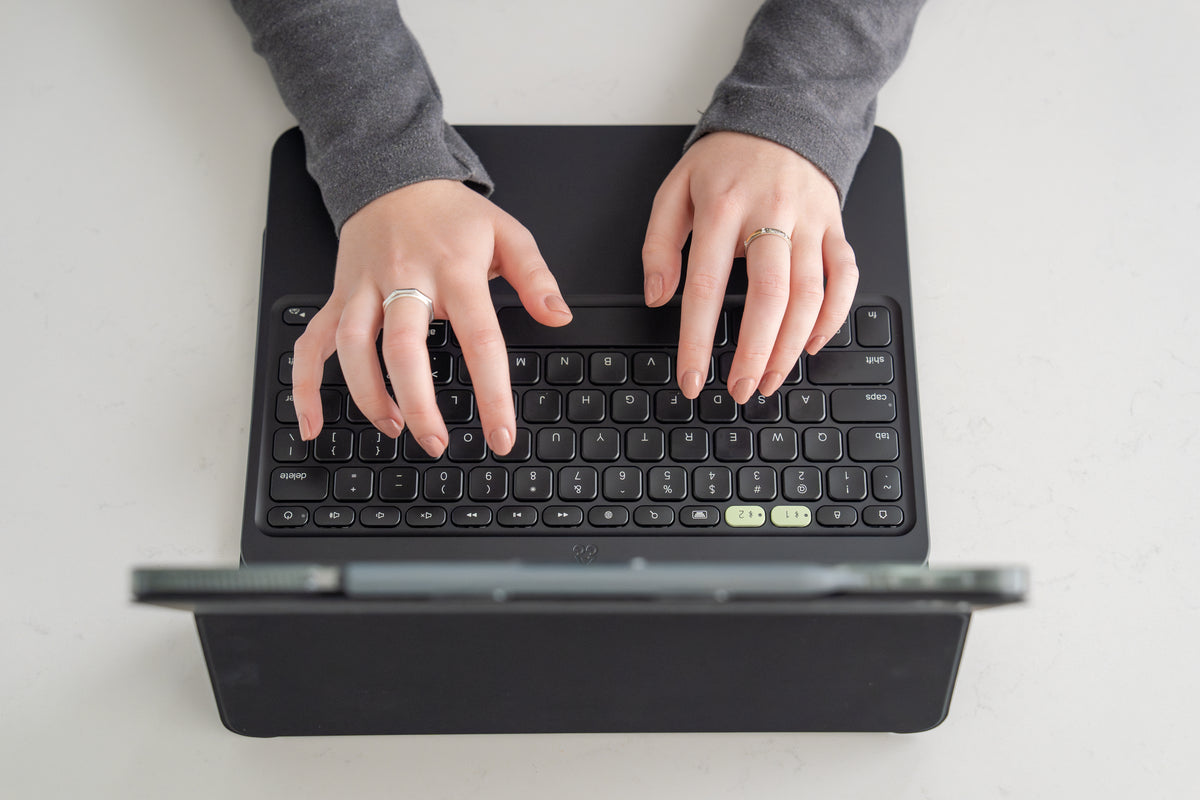 ZAGG Pro Keys 2 Clavier Bluetooth Nordique pour iPad Air 13 (M2), Noir