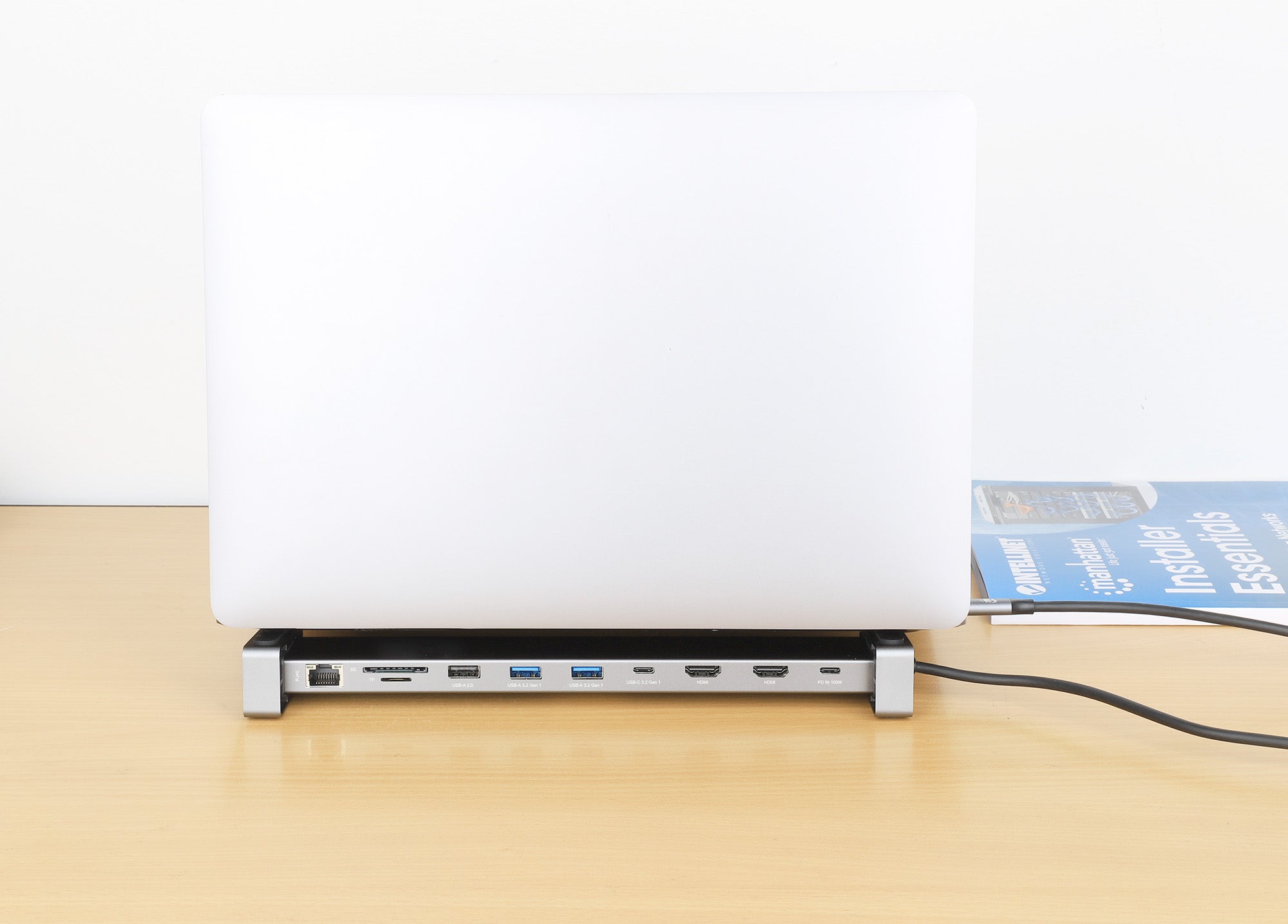 Manhattan Dock/hub USB-C avec lecteur de cartes et MST, 7 ports : Ethernet, 2x HDMI 4K@60Hz, 3x USB-A + USB-C, avec PD 100W - nécessite un chargeur USB-C externe (non inclus). Alimenté par USB (aucune alimentation externe requise) lorsque le PD n’est