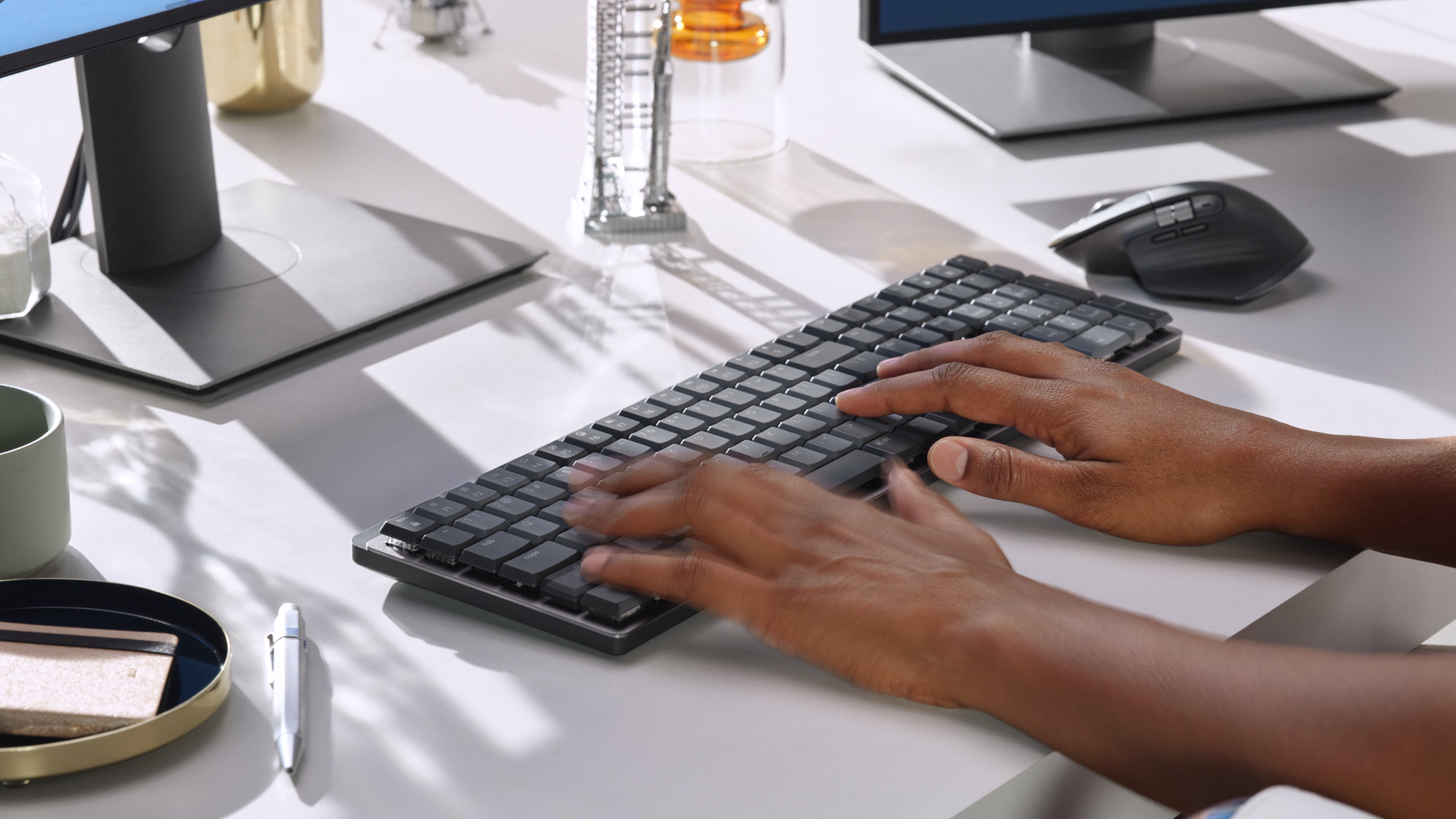 Logitech 920-010754 teclado Oficina RF Wireless + Bluetooth QWERTY Nórdico Grafito