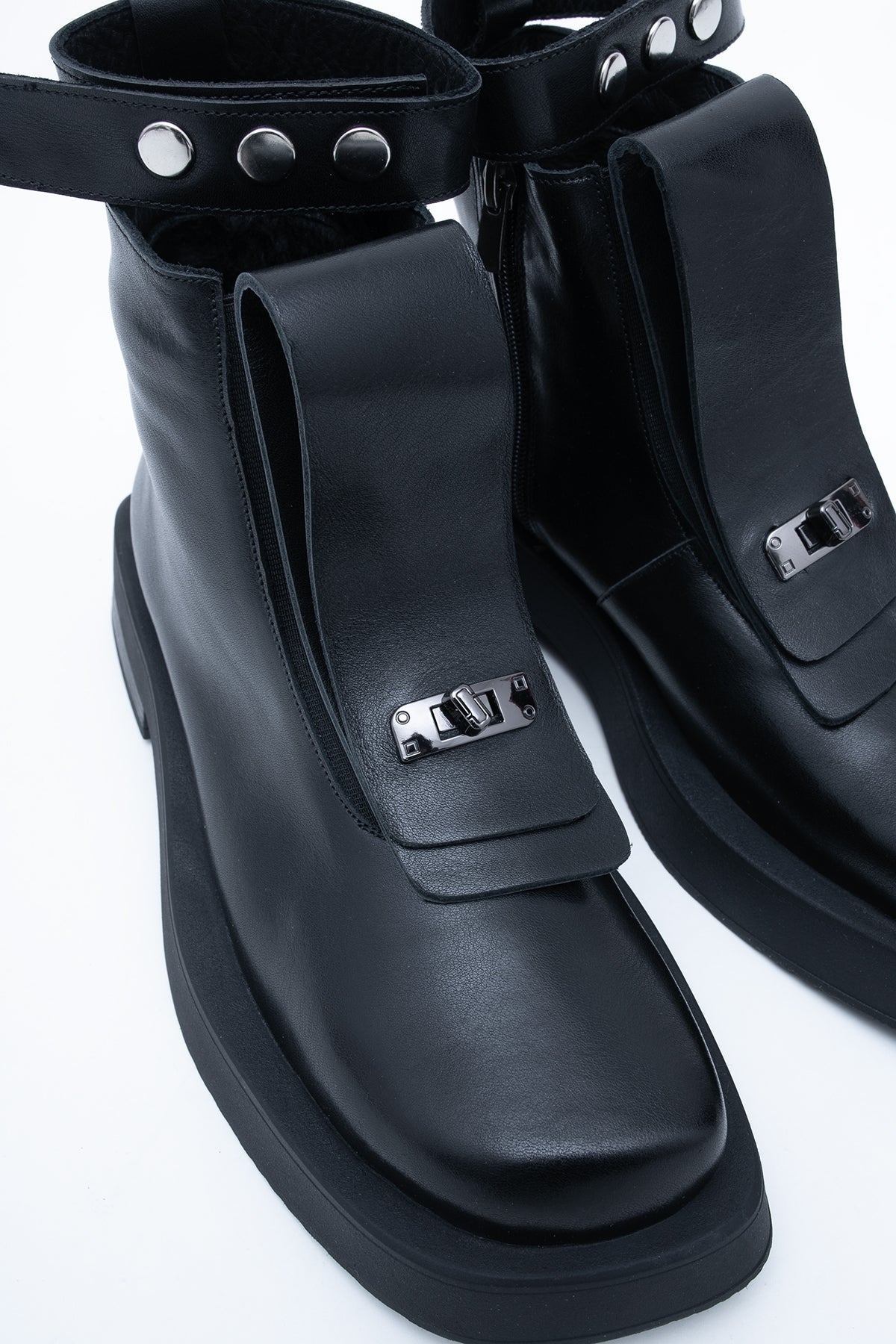 Bottines en cuir avec lanière décorative 2 en 1