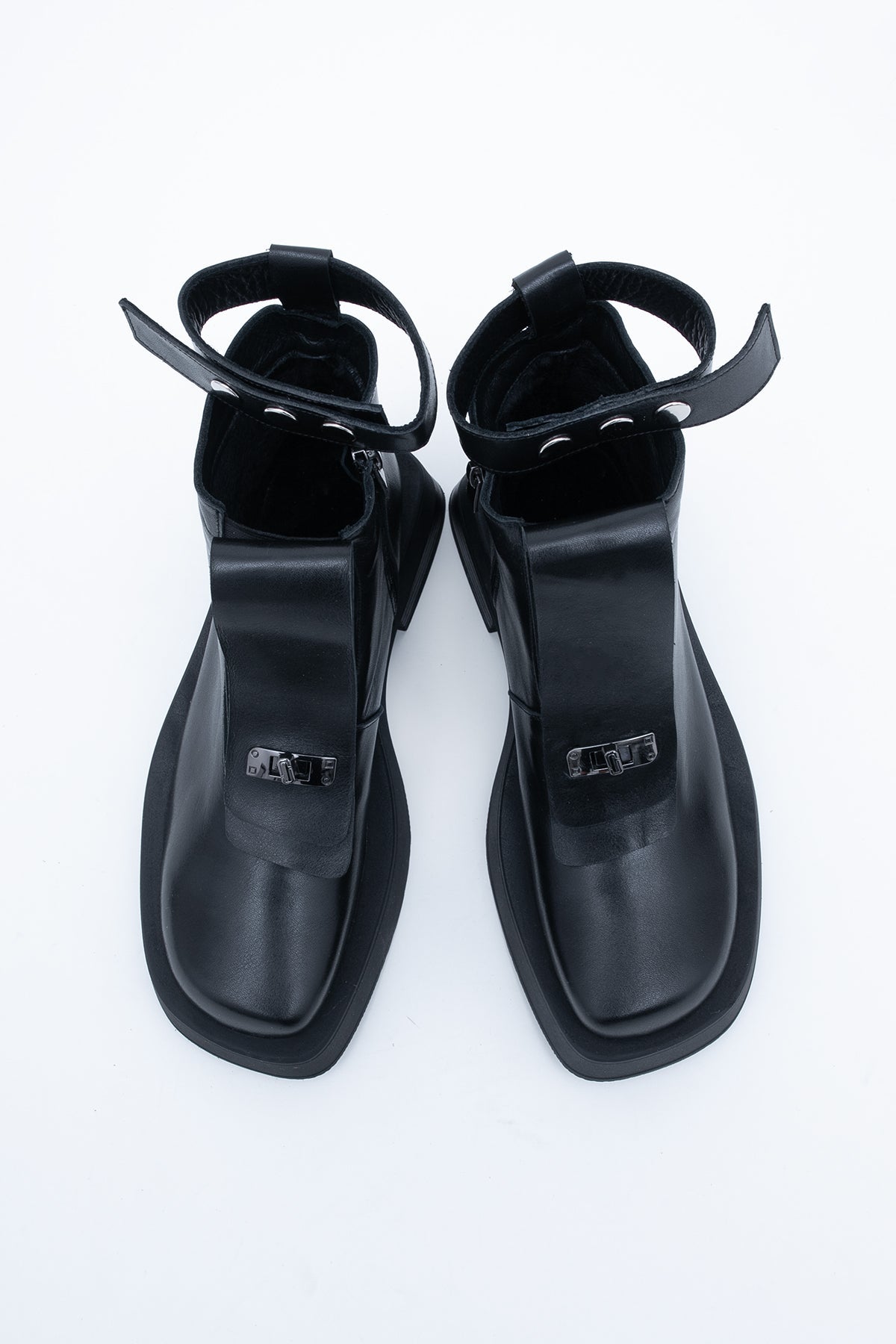 Bottines en cuir avec lanière décorative 2 en 1