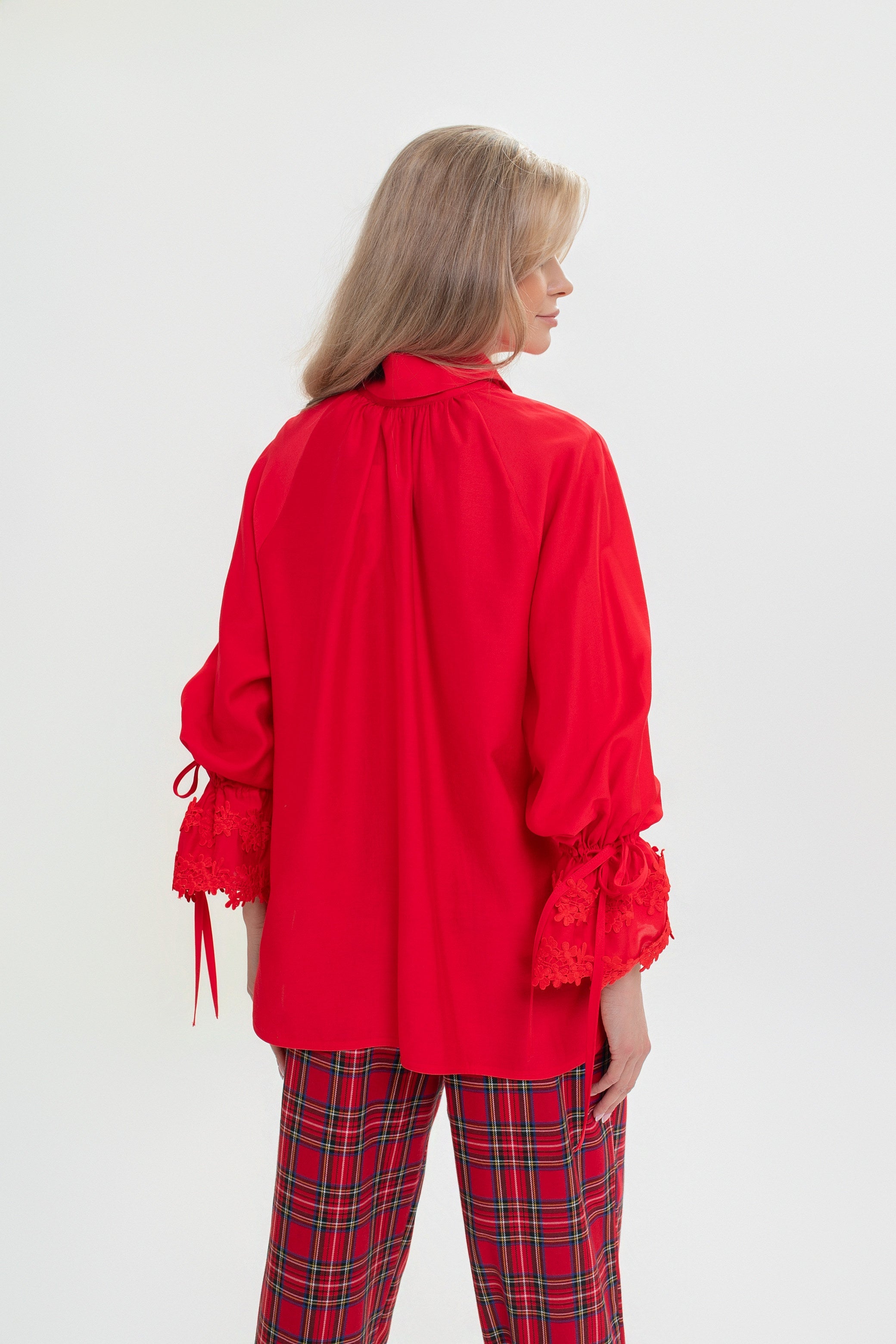 Chemise femme à manches raglan ornées de dentelle