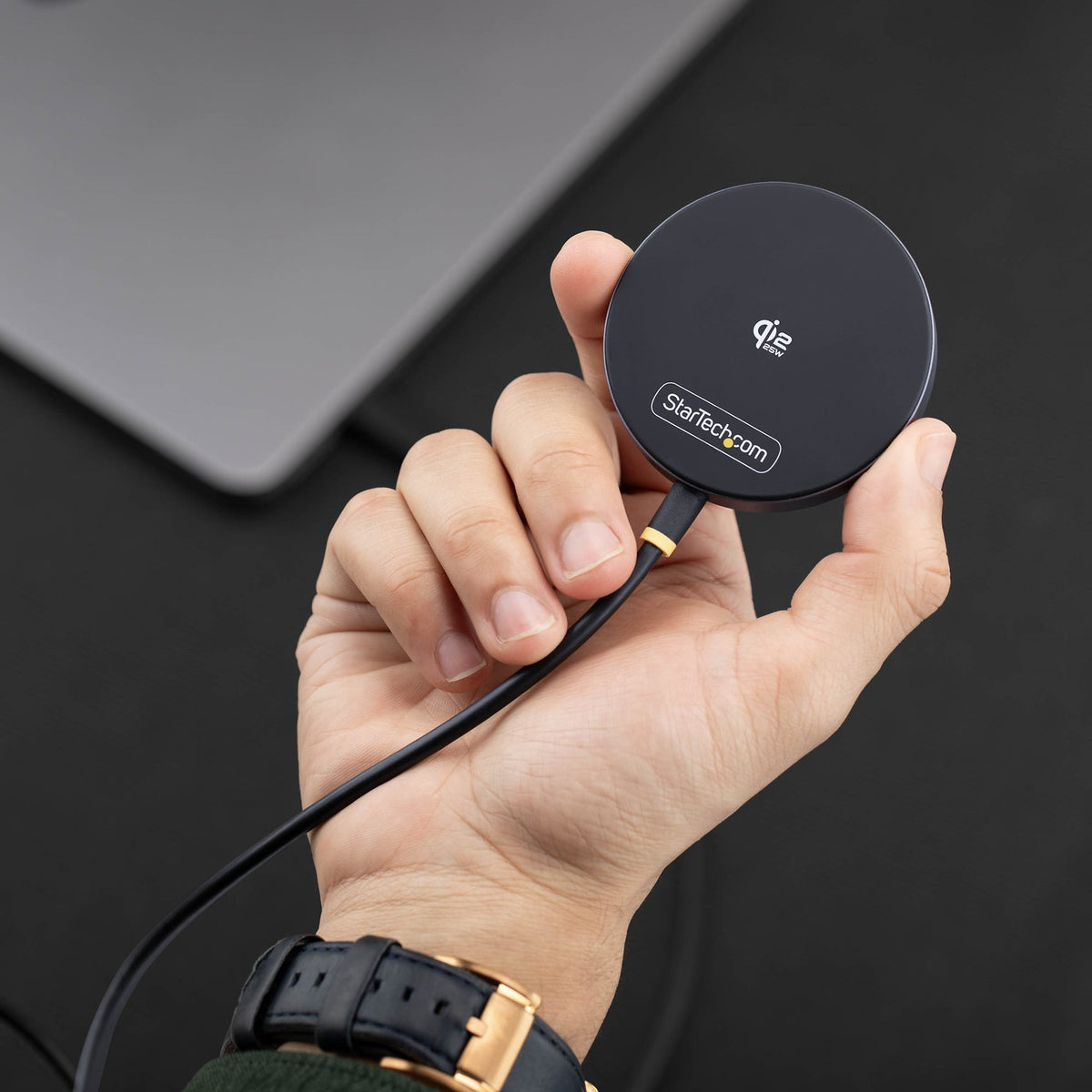 StarTech.com Pad de Charge Sans Fil Magnétique Qi2.2 25W Certifié avec Câble USB-C Intégré 6,6pi (2m), Compatible MagSaf