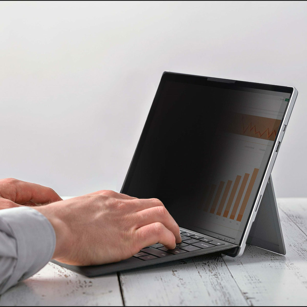StarTech.com Filtre de Confidentialité pour Surface 12,4", Surface Go 1/2/3, 4 Directions, Portrait/Paysage, Filtre Tact