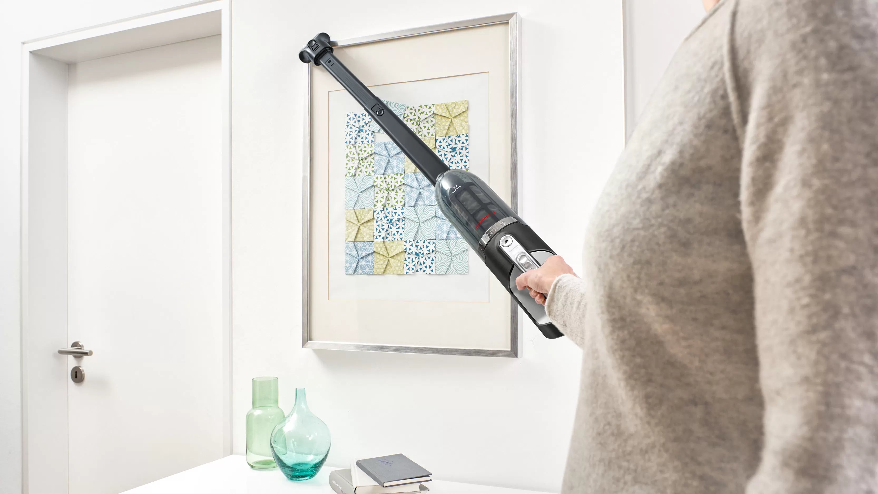 Bosch Bosch Serie 4 BBH3ZOO28 aspirateur balai et balai électrique Batterie Sec Sans sac 0,4 L Rouge 2,15 Ah