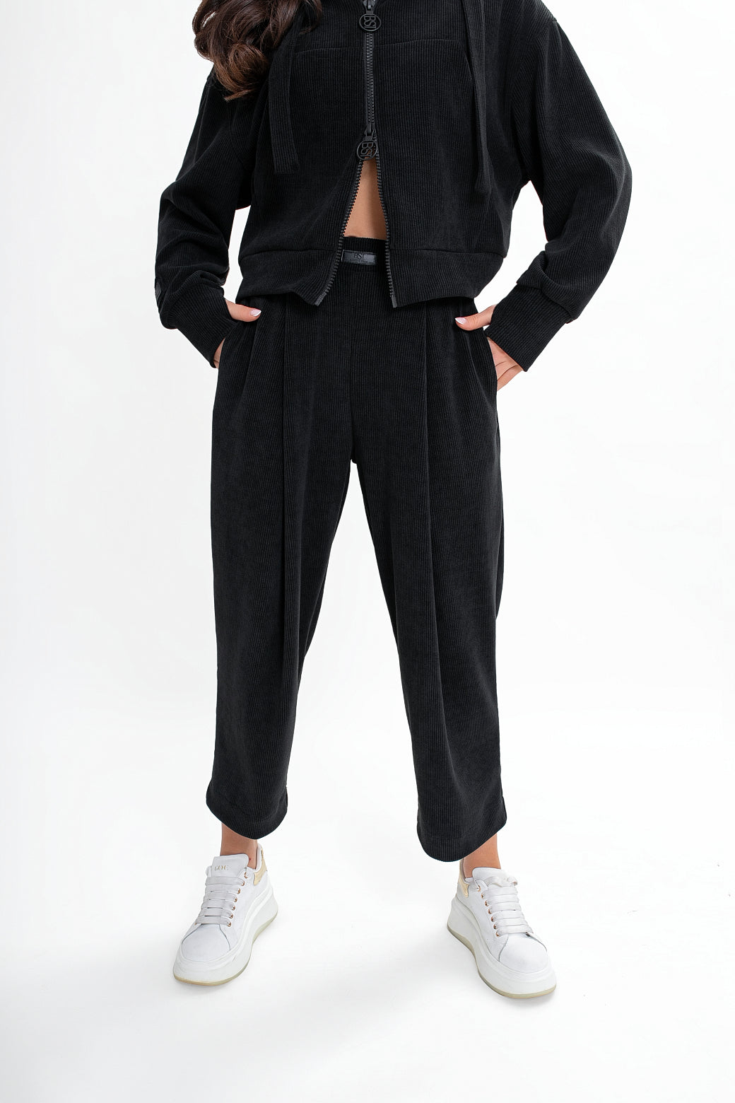 Pantalon en velours côtelé pour femme avec des plis