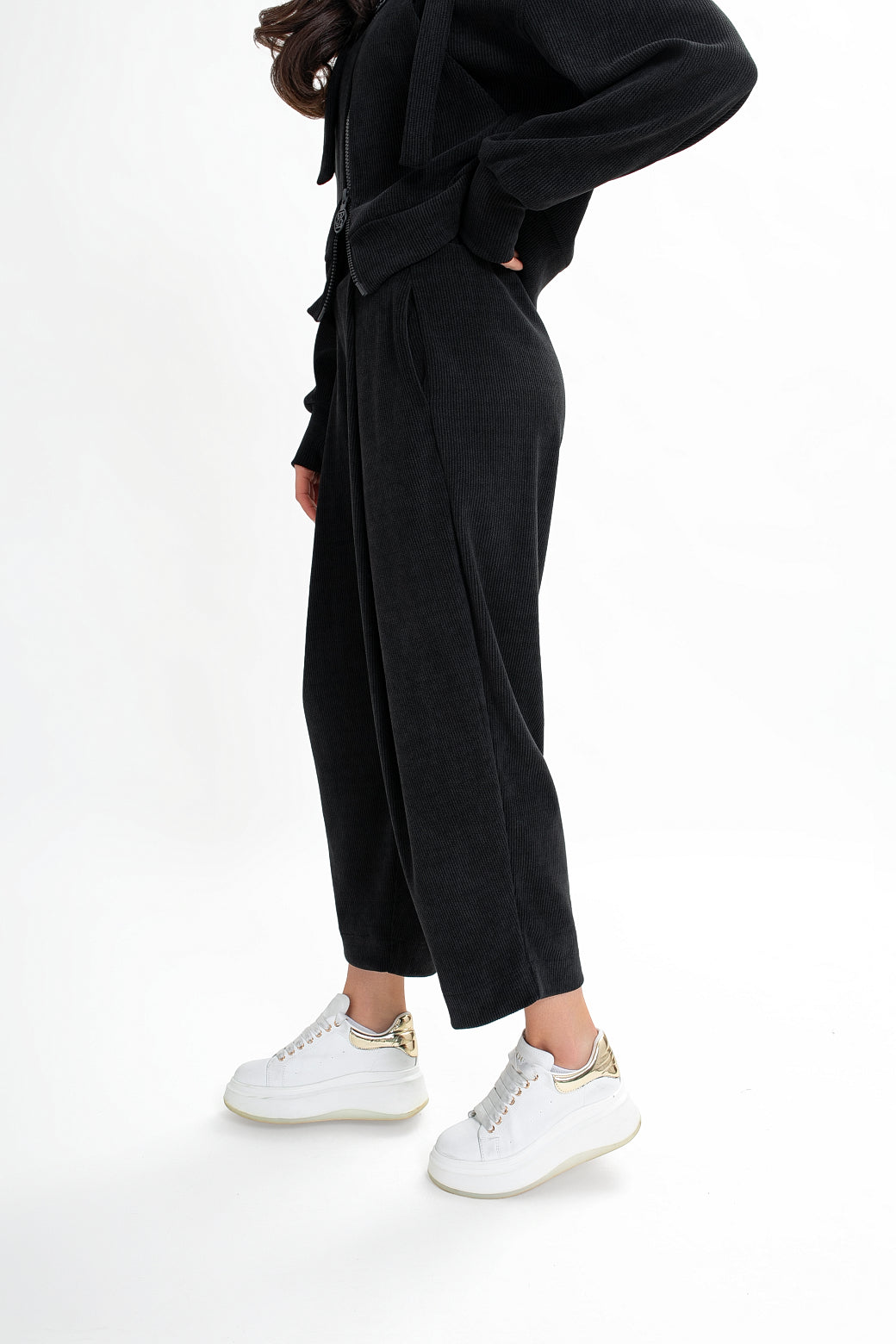 Pantalon en velours côtelé pour femme avec des plis