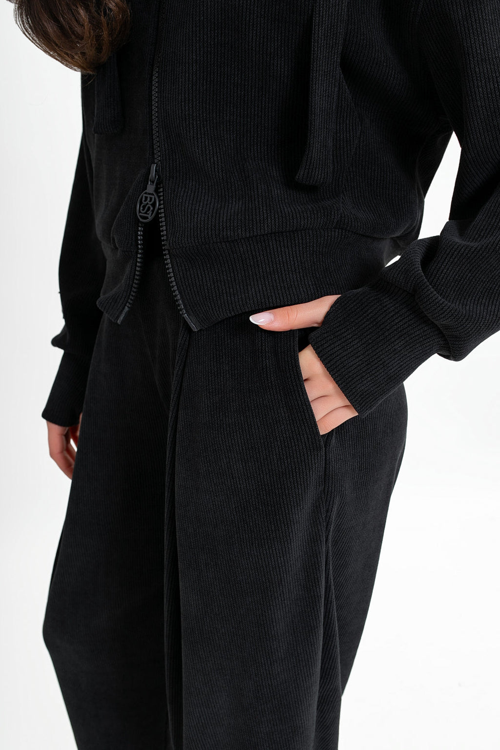 Pantalon en velours côtelé pour femme avec des plis