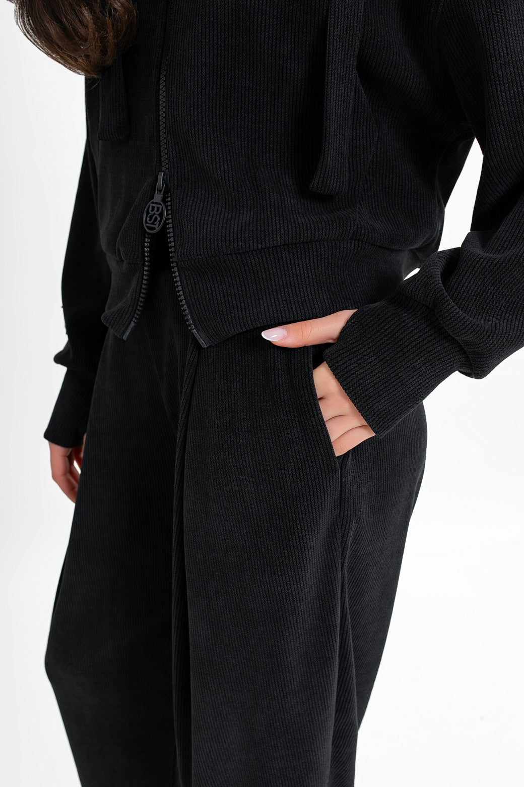 Pantalon en velours côtelé pour femme avec des plis