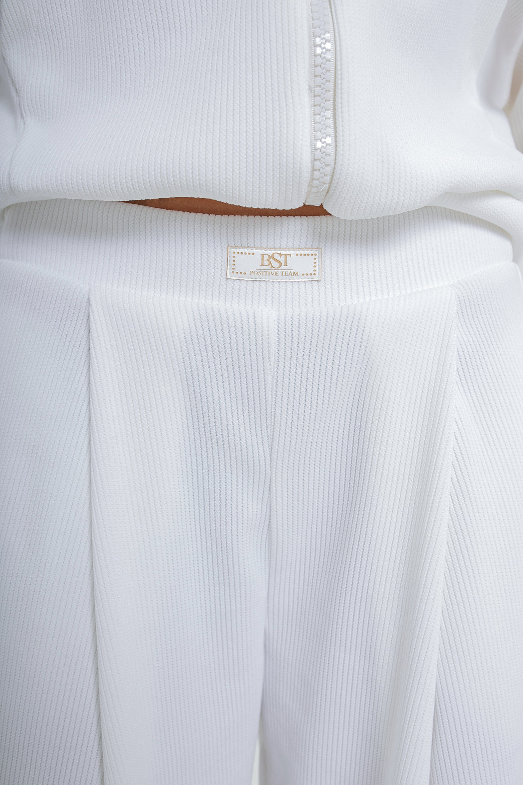 Pantalon en velours côtelé pour femme avec des plis