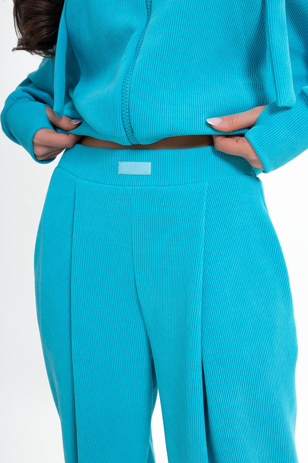 Pantalon en velours côtelé pour femme avec des plis