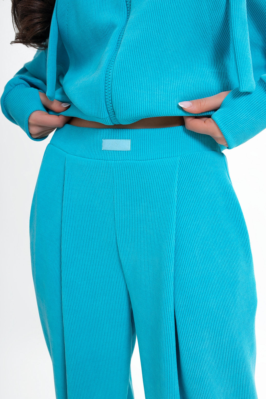 Pantalon en velours côtelé pour femme avec des plis