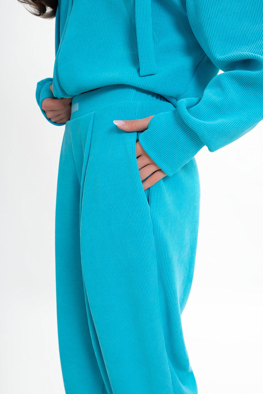 Pantalon en velours côtelé pour femme avec des plis