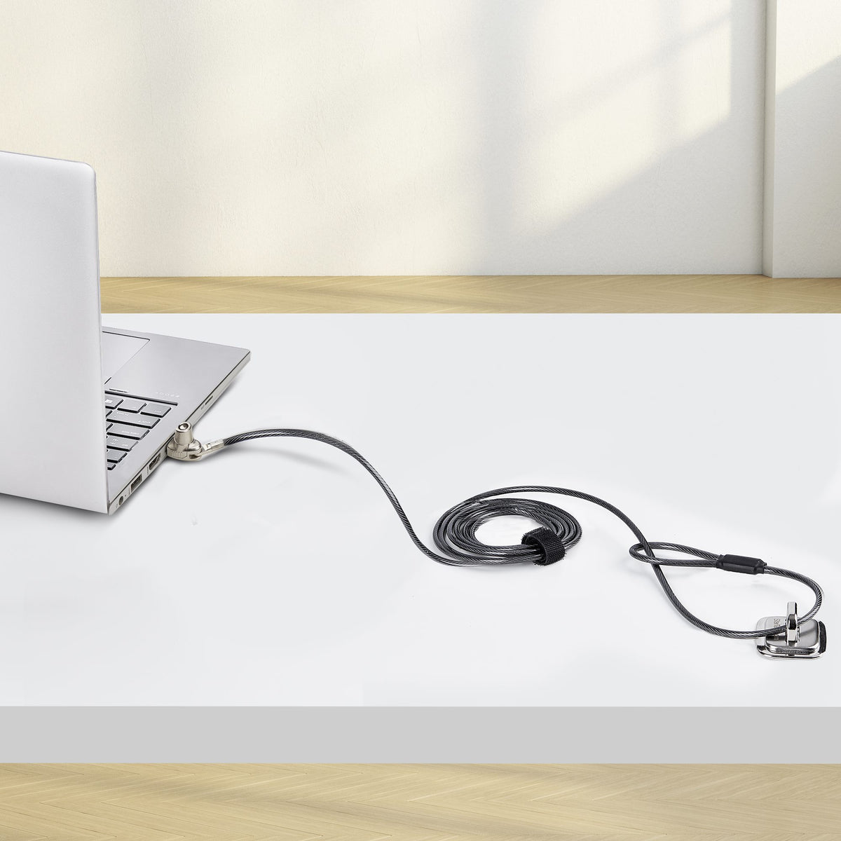 StarTech.com Antivol pour Ordinateur Portable Noble Wedge, Câble en Acier 1,5m, Serrure à Clé