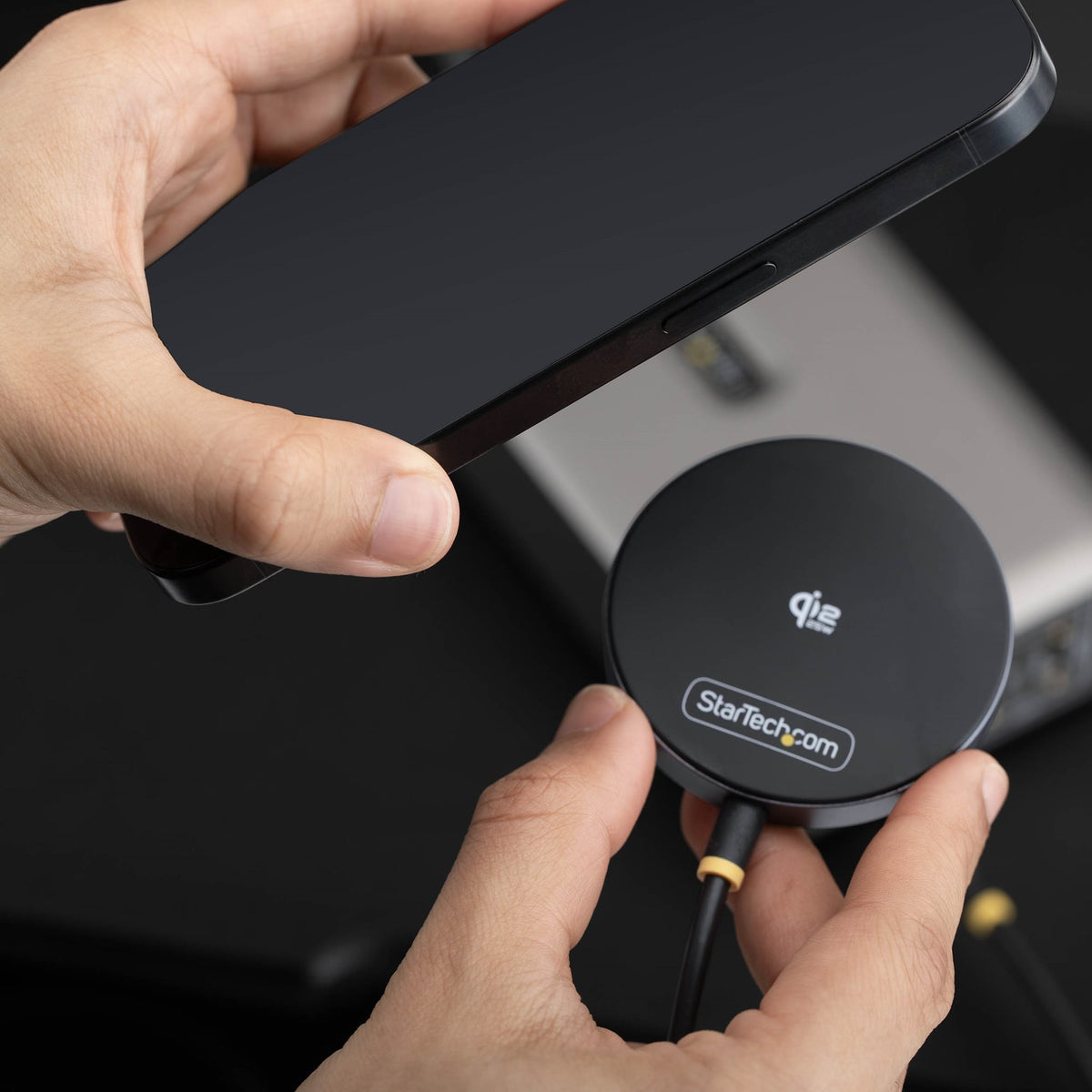 StarTech.com Pad de Charge Sans Fil Magnétique Qi2.2 25W Certifié avec Câble USB-C Intégré 6,6pi (2m), Compatible MagSaf
