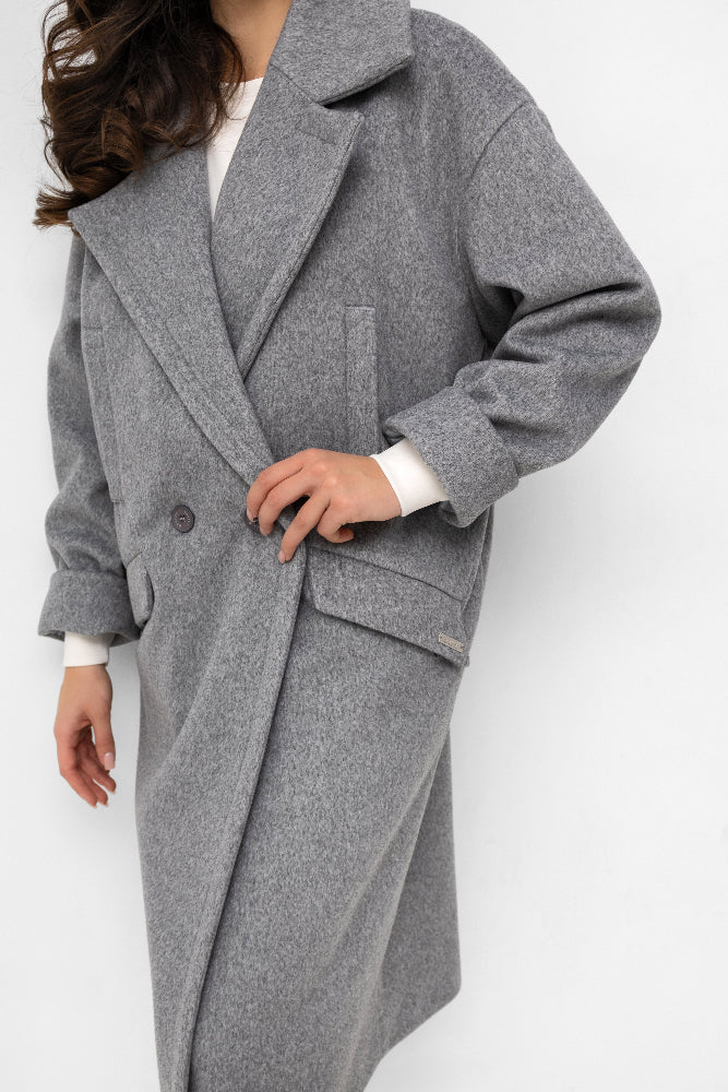 Un long manteau en molleton