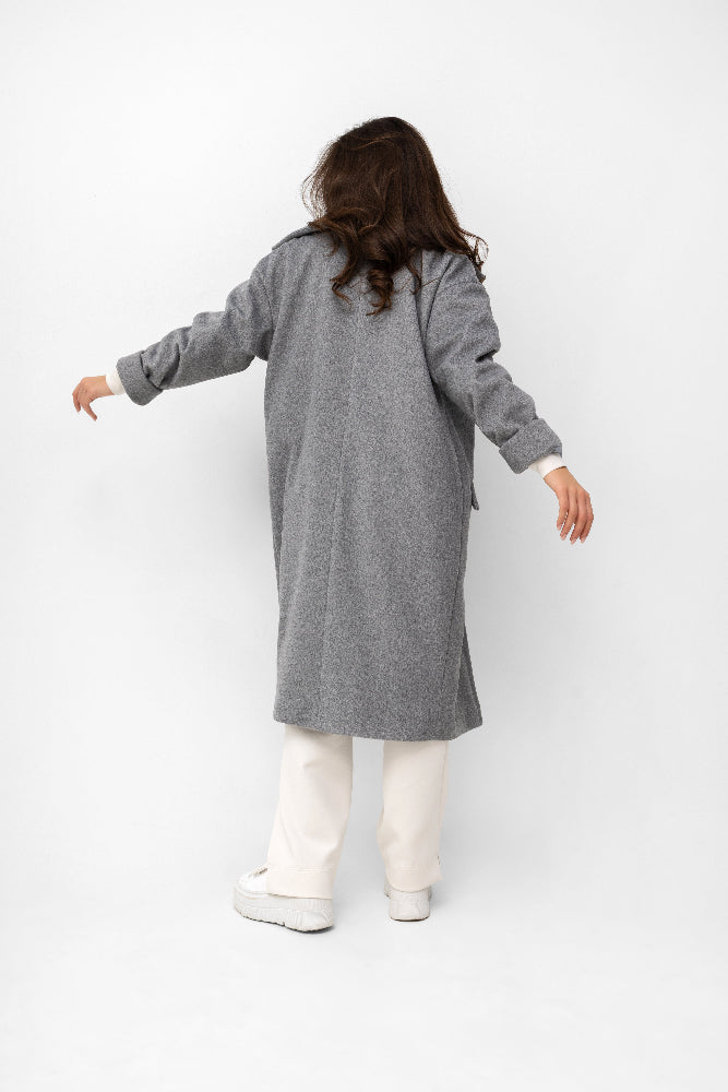 Un long manteau en molleton
