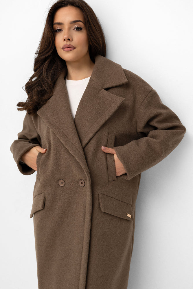 Un long manteau en molleton