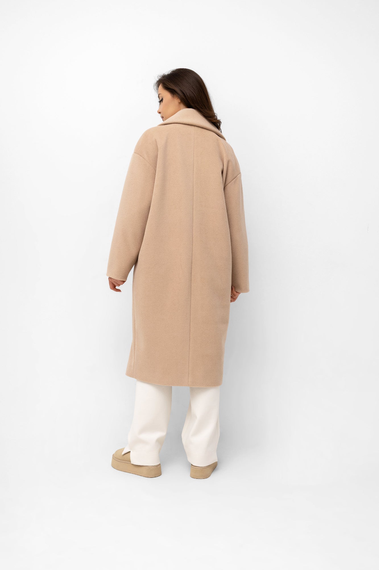 Un long manteau en molleton