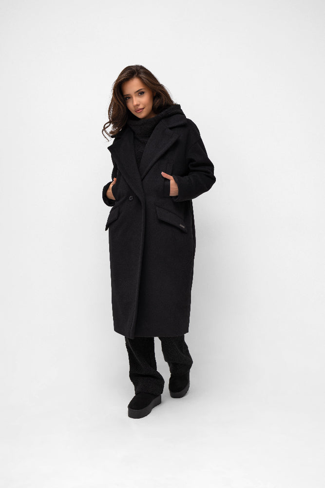 Un long manteau en molleton