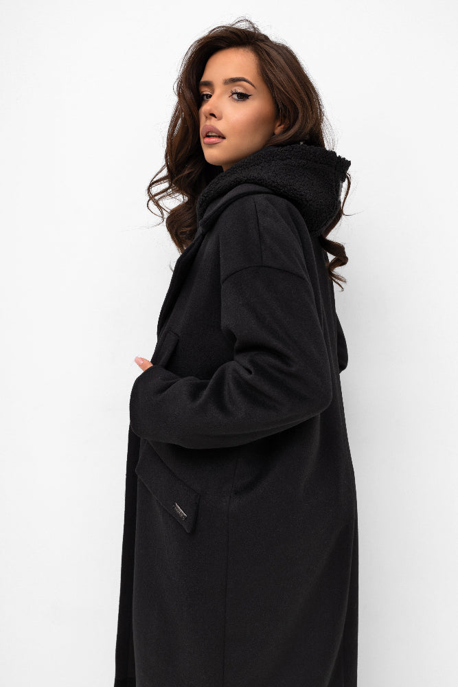 Un long manteau en molleton