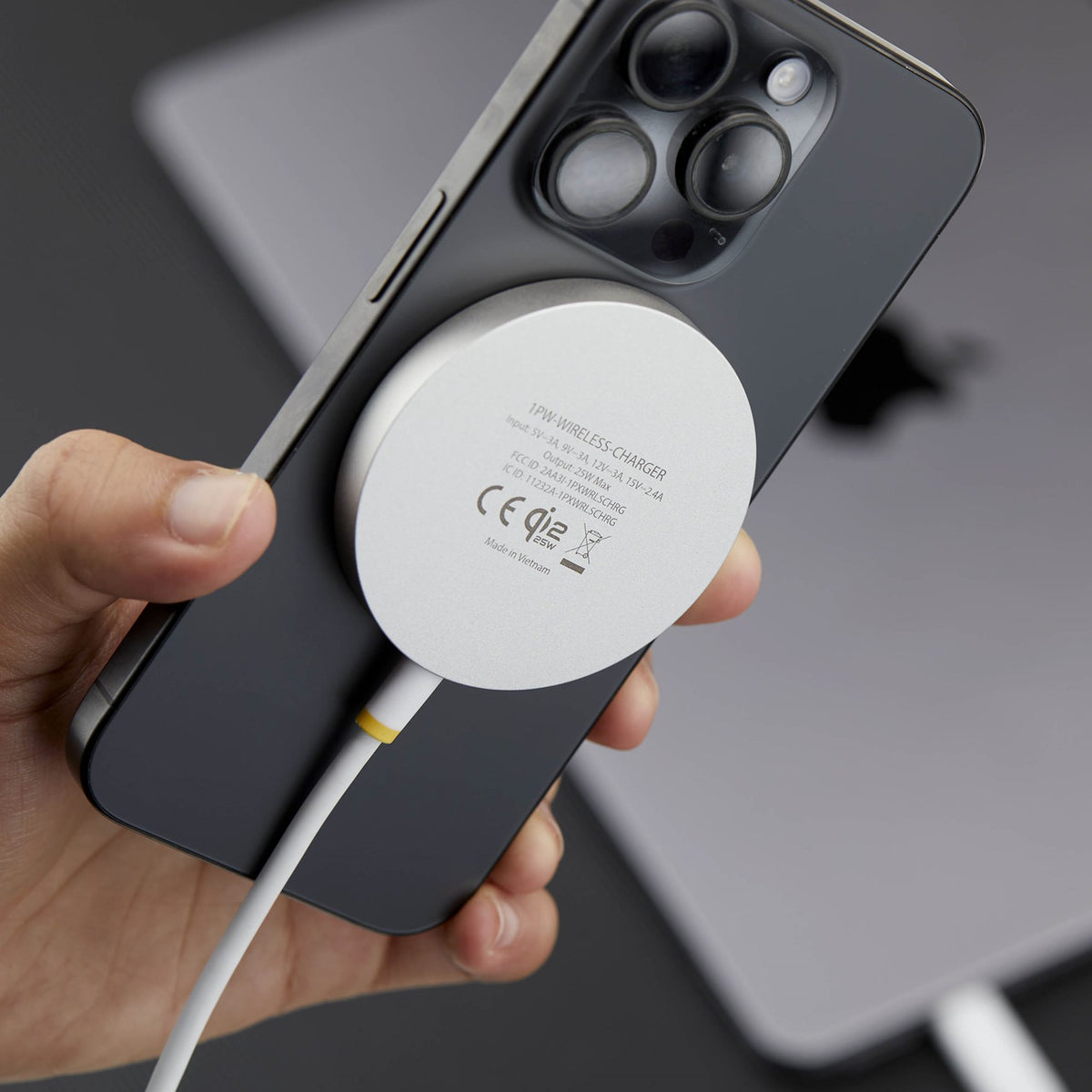 StarTech.com Pad de Charge Sans Fil Magnétique Qi2.2 25W Certifié avec Câble USB-C Intégré 6,6pi (2m), Compatible MagSaf