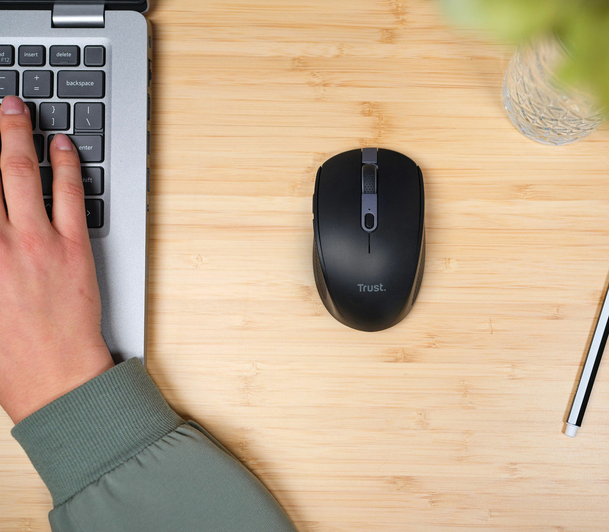Trust Ozaa Souris Bureau Droitier Sans Fil RF et Bluetooth Optique 3200 DPI