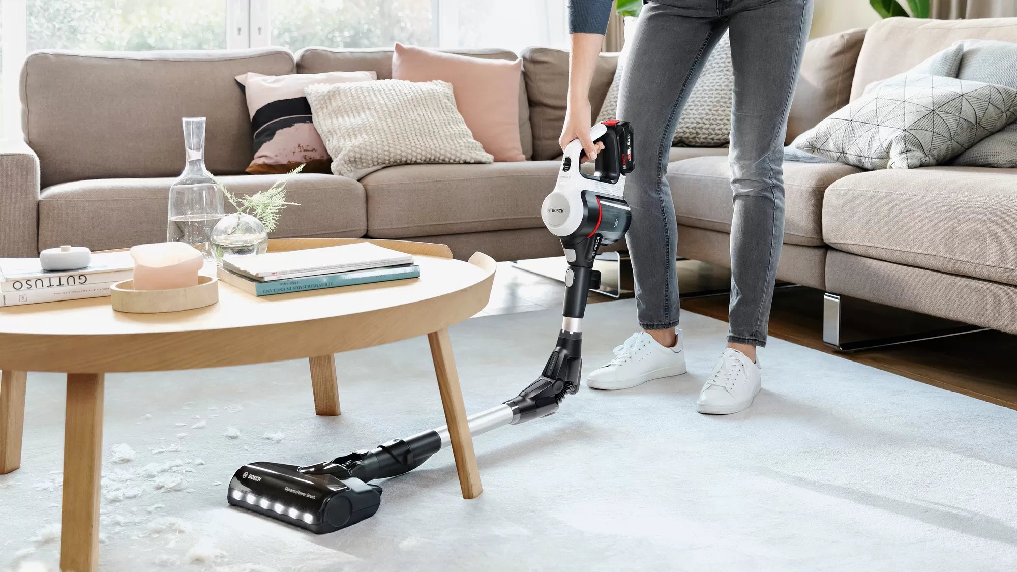 Bosch Bosch BBS711W aspirateur balai et balai électrique Aspirateur-balai 2 en 1 Batterie Sec Filtre hygiénique Sans sac 0,3 L Blanc