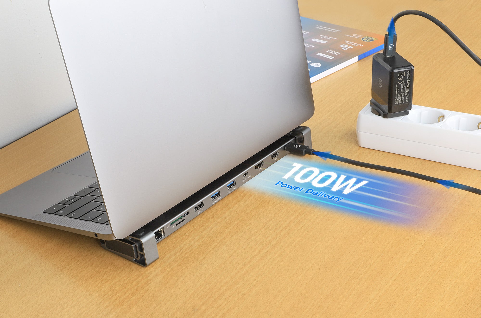 Manhattan Dock/hub USB-C avec lecteur de cartes et MST, 7 ports : Ethernet, 2x HDMI 4K@60Hz, 3x USB-A + USB-C, avec PD 100W - nécessite un chargeur USB-C externe (non inclus). Alimenté par USB (aucune alimentation externe requise) lorsque le PD n’est