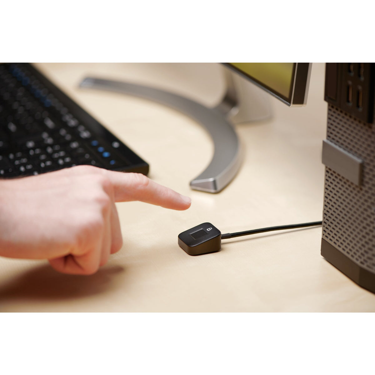 Kensington VeriMark Desktop 2.0 Clé à Empreintes Digitales pour Windows Hello et Windows Hello for Business