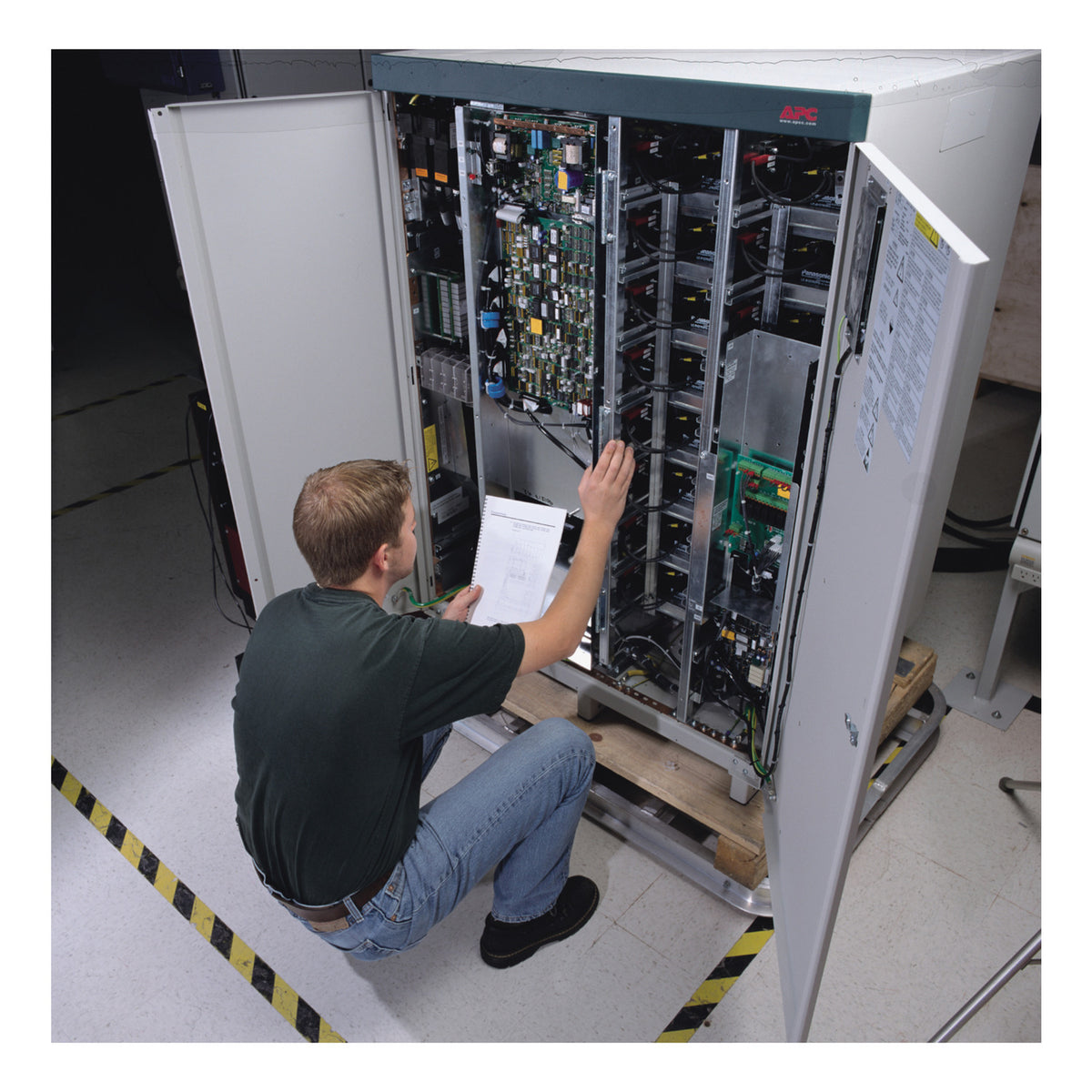 Extension de Garantie et Support APC WPMV-EZ-200, Service 8x5