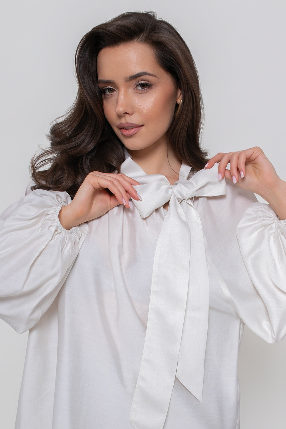 Camisa Elegante para Mulher com Laço e Mangas Bufantes