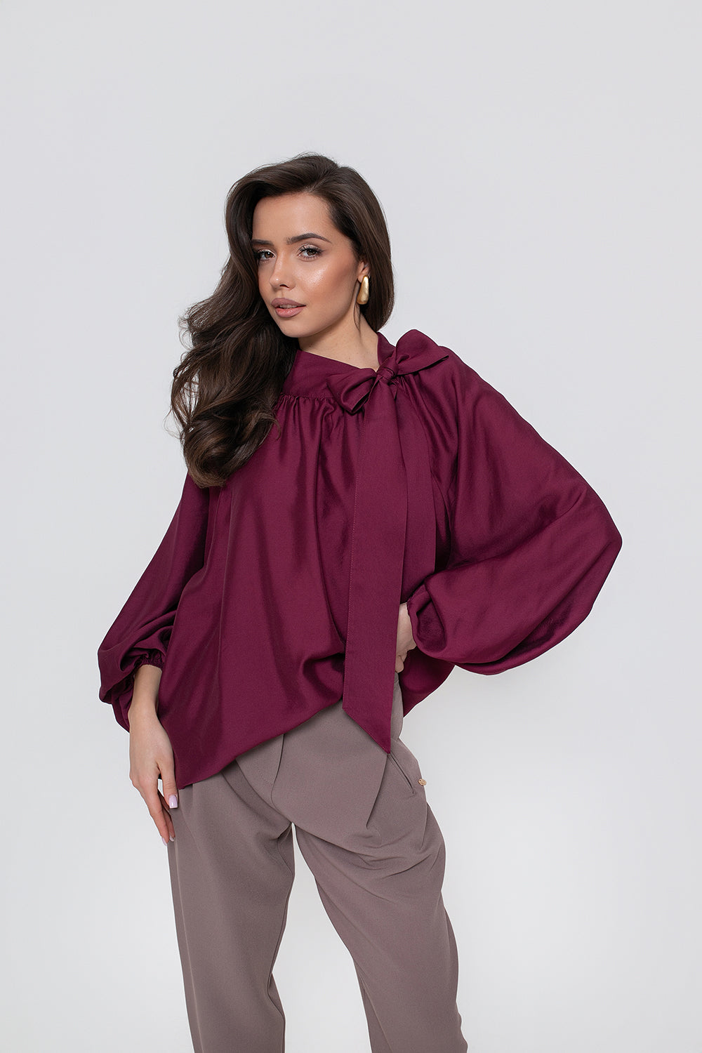 Camisa Elegante para Mulher com Laço e Mangas Bufantes