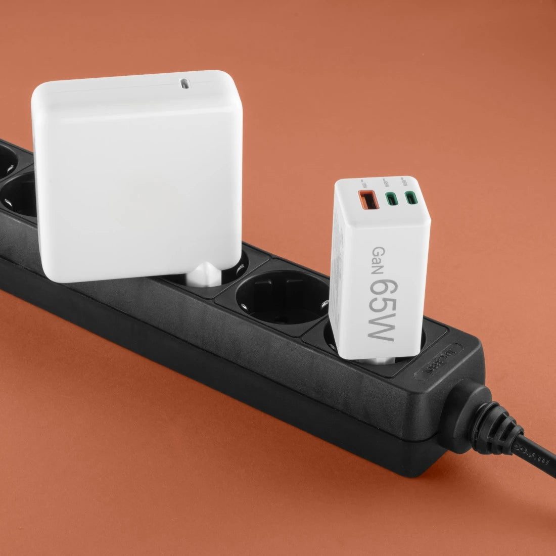 Hama 00201996 Chargeur Secteur Charge Rapide pour Smartphone, Blanc