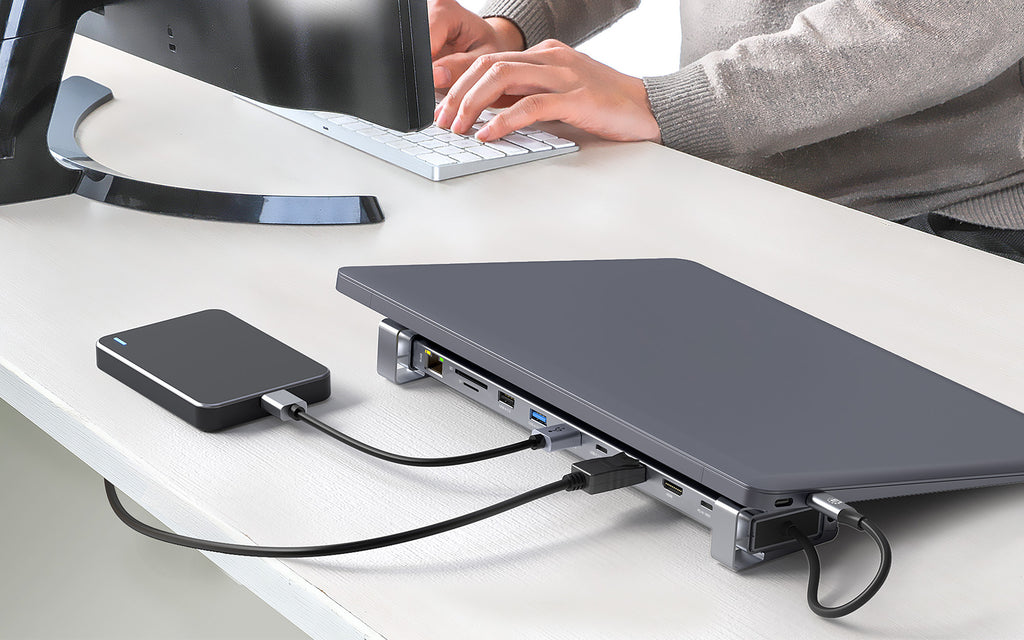 Manhattan Dock/hub USB-C avec lecteur de cartes et MST, 7 ports : Ethernet, 2x HDMI 4K@60Hz, 3x USB-A + USB-C, avec PD 100W - nécessite un chargeur USB-C externe (non inclus). Alimenté par USB (aucune alimentation externe requise) lorsque le PD n’est