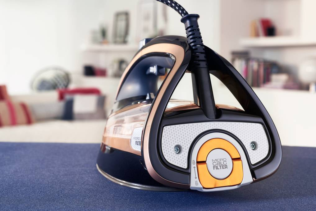 Tefal FV9865E0 fer à repasser Fer à repasser à sec ou à vapeur Semelle Durilium autonettoyante 3000 W Noir, Or