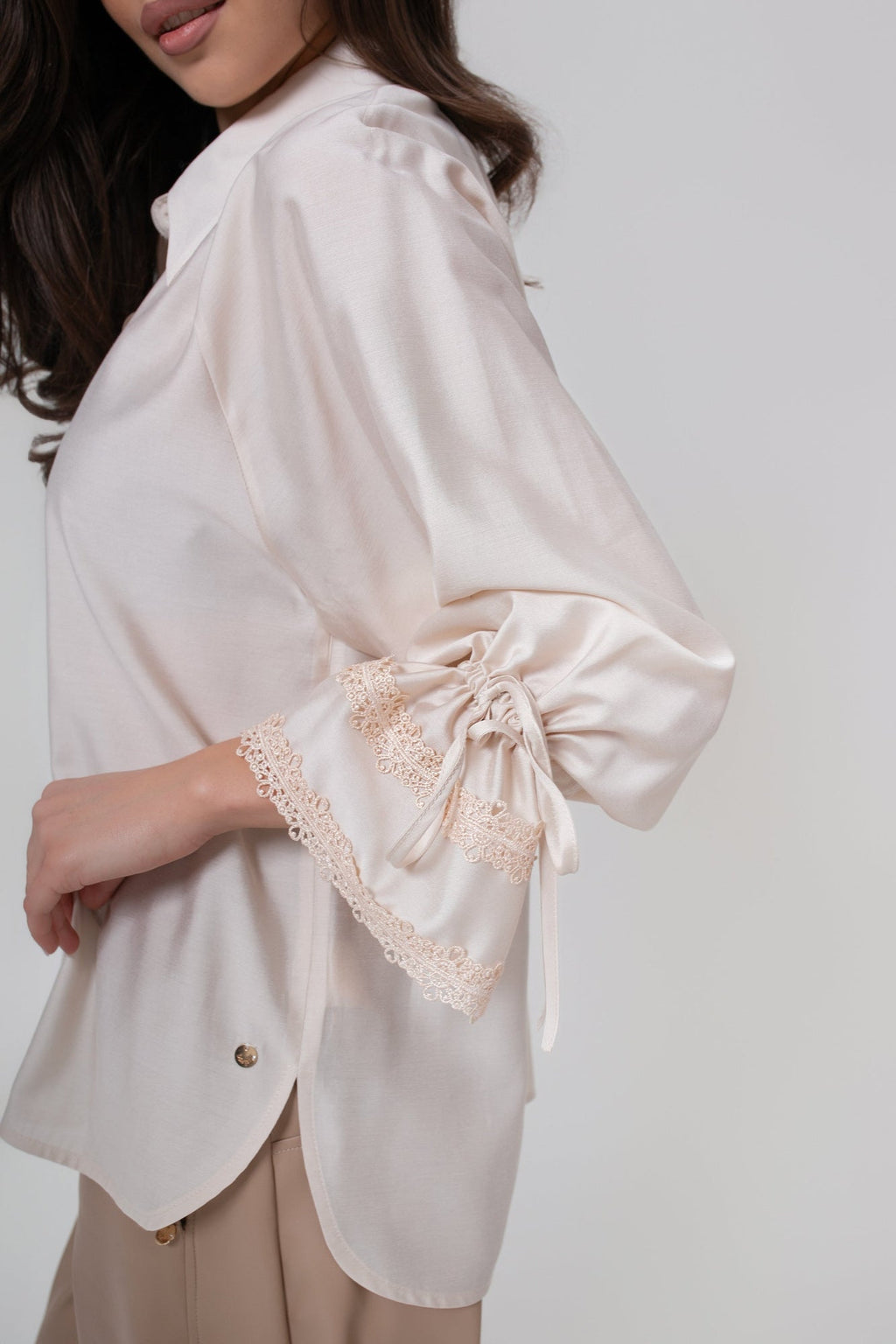 Chemise femme à manches raglan ornées de dentelle